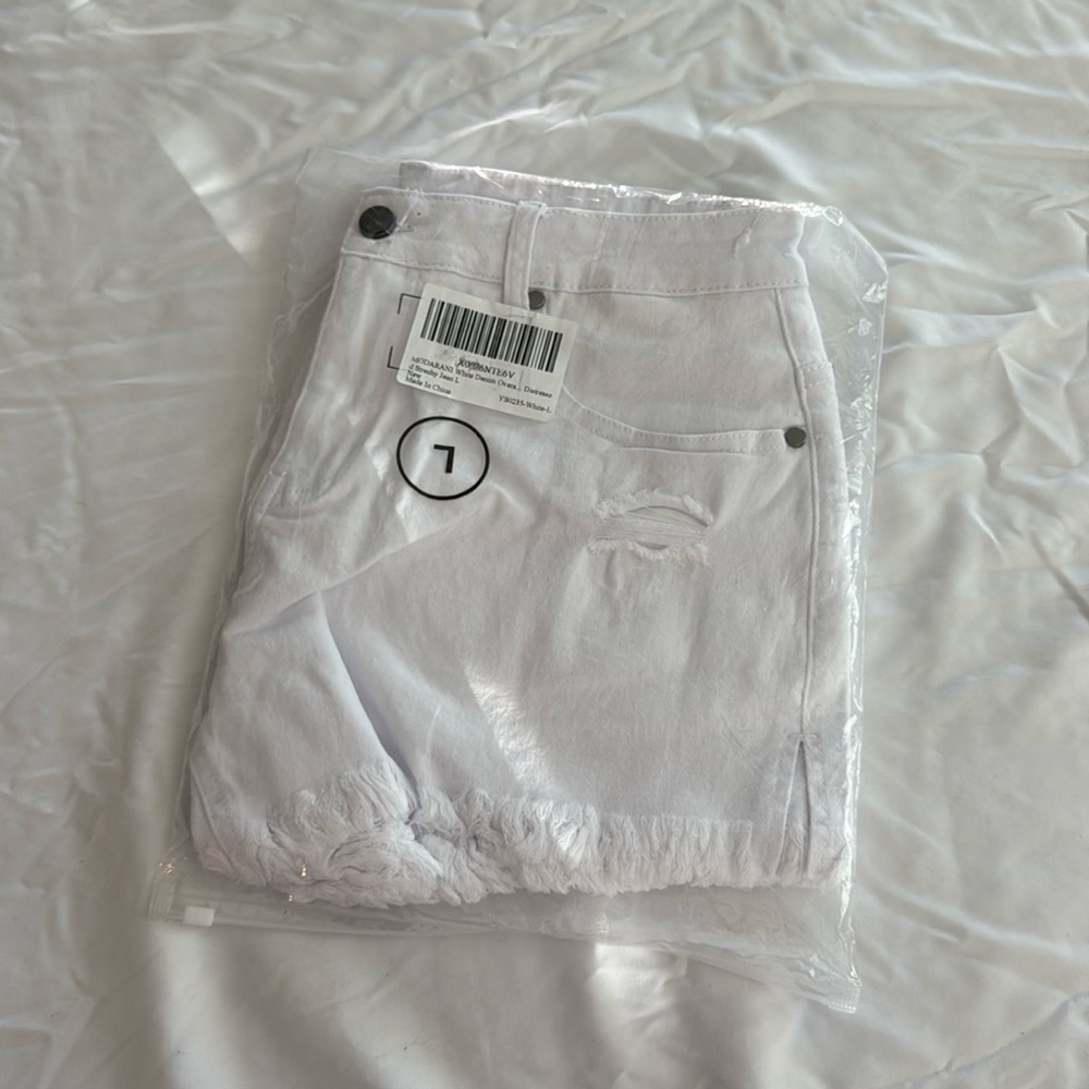 Brand new white shorts size L